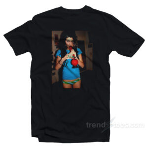 Amy Winehouse Smoking Bong T-Shirt